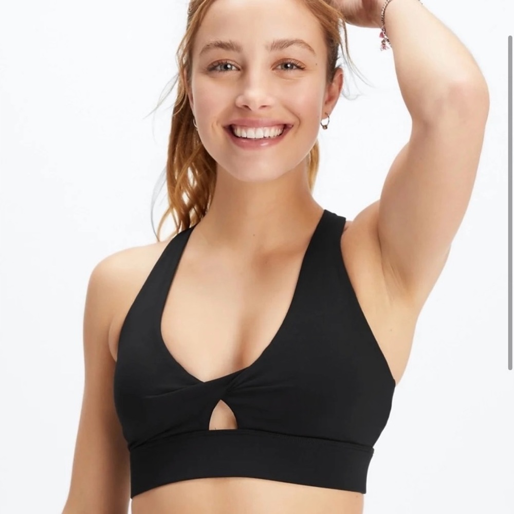 Fabletics Oasis Twist Sports Bra